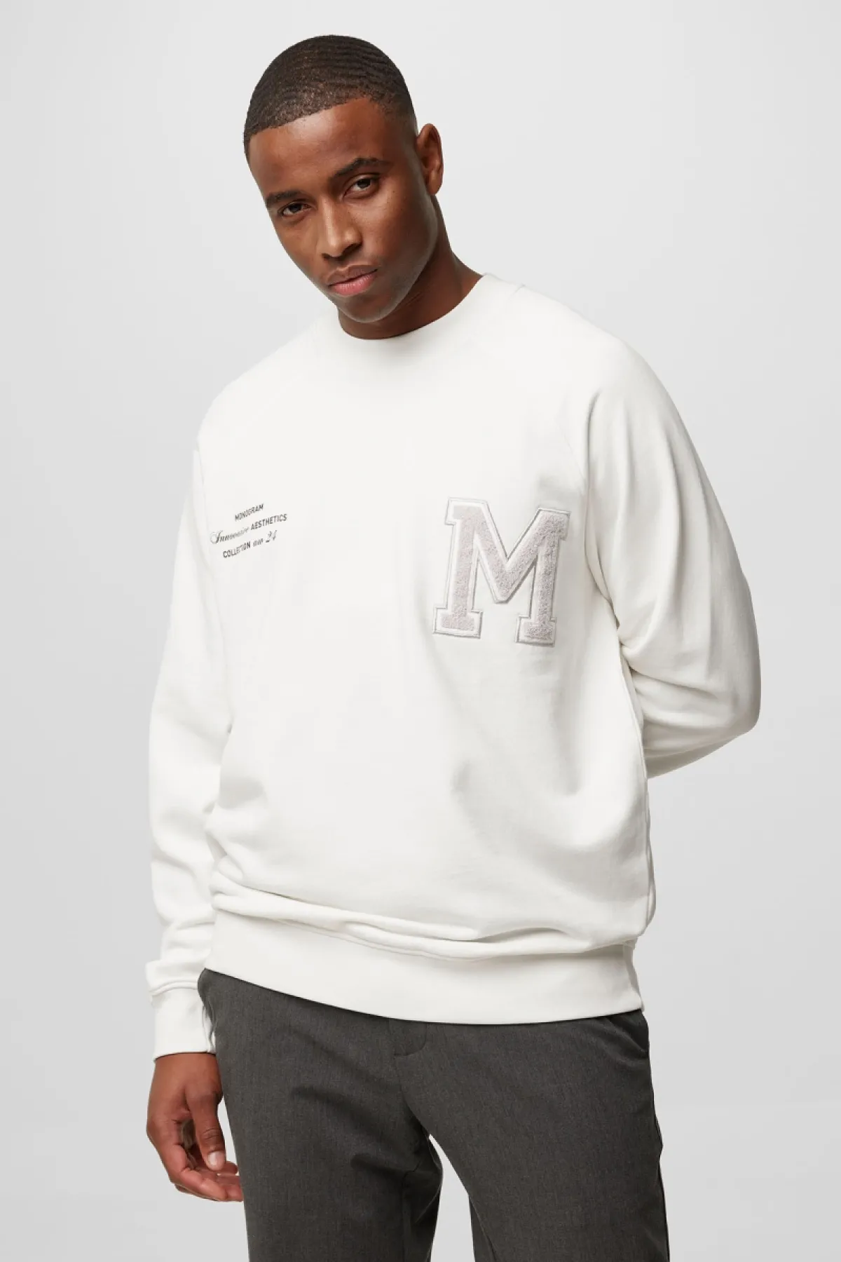 Monogram raglan crewneck wit