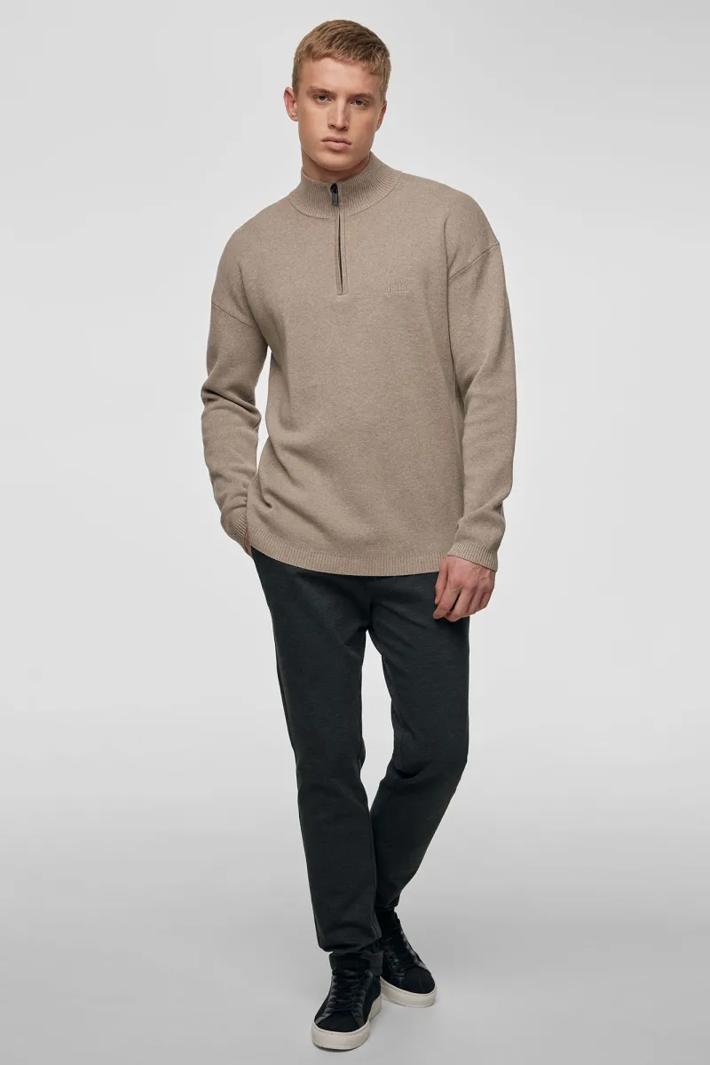 Relaxed half zip beige