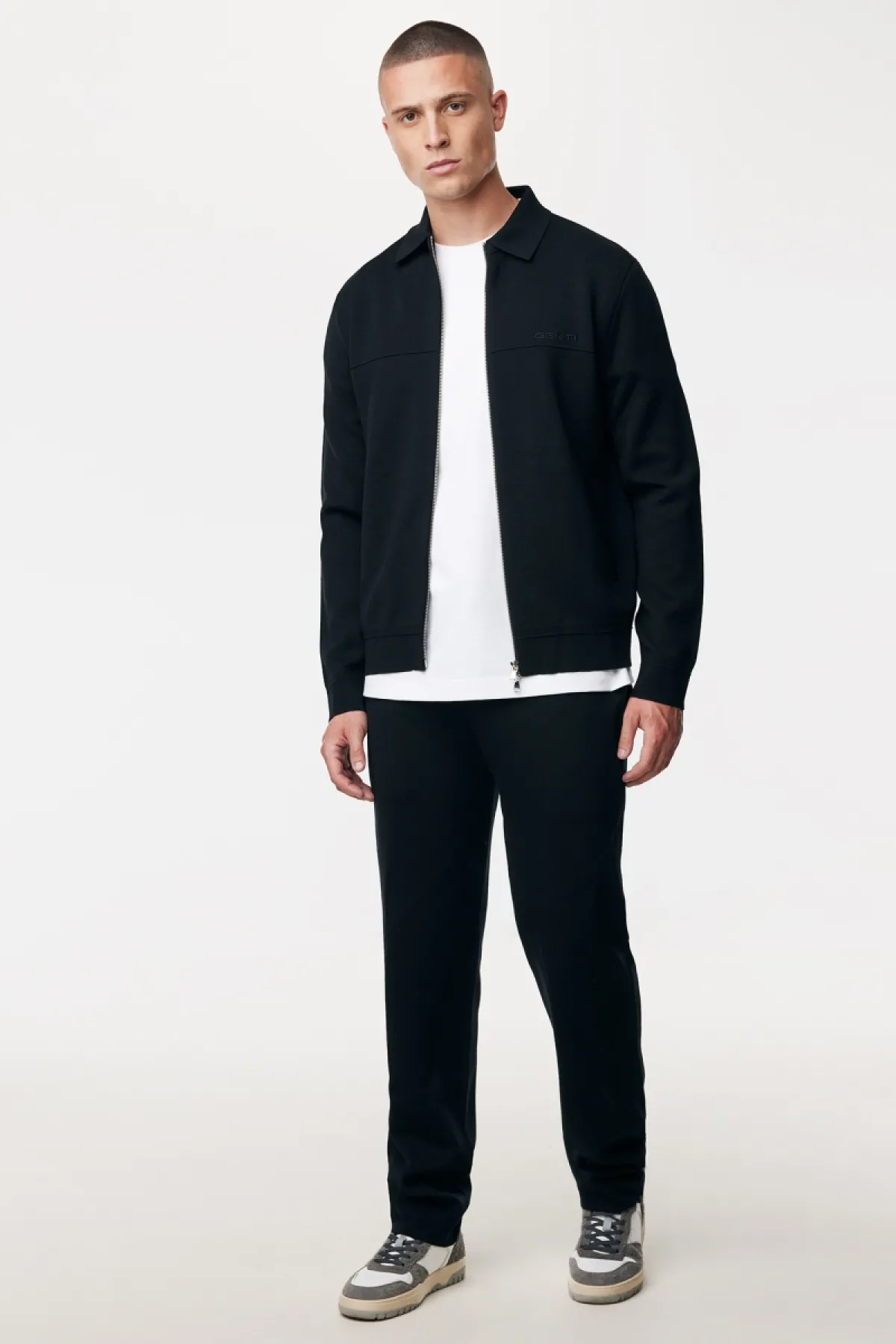 Monogram Zip Prize | Zwart