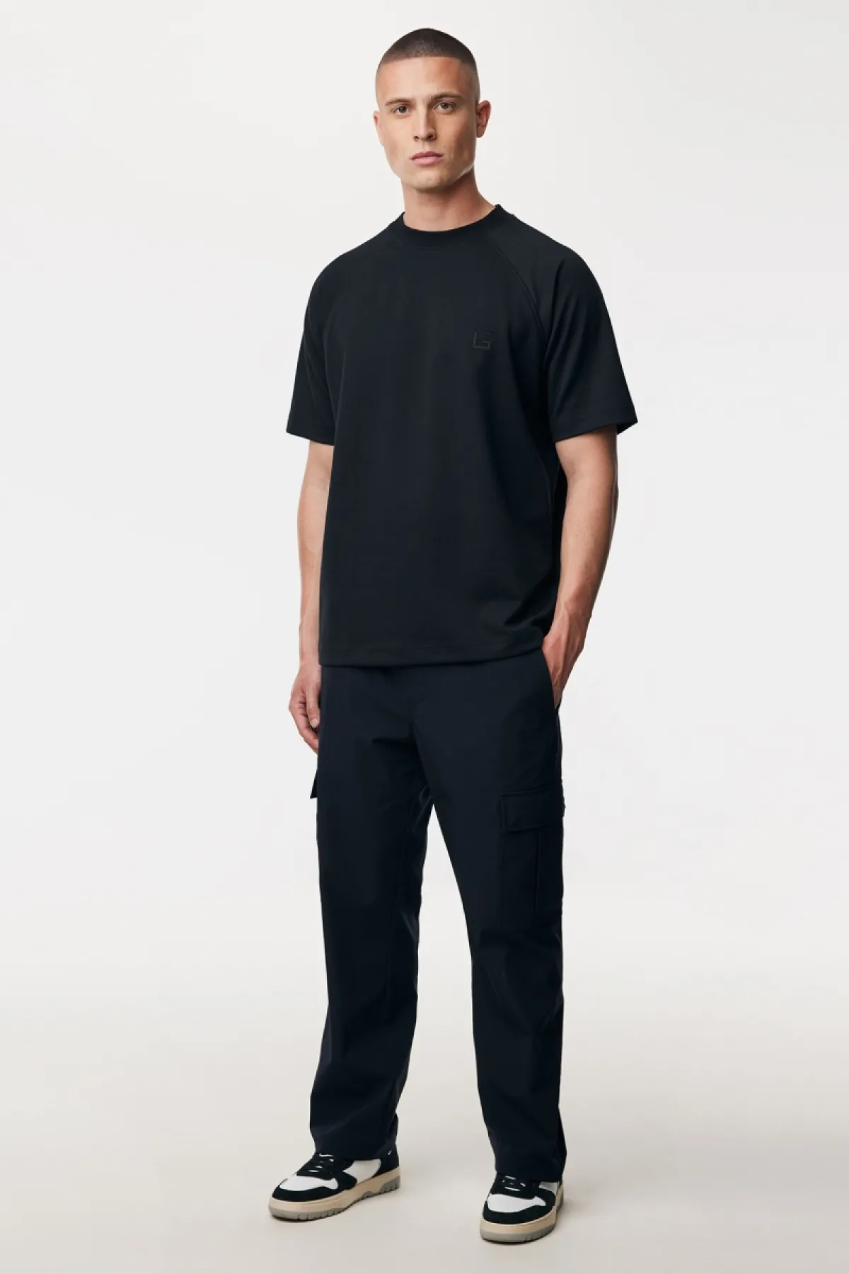 Monogram Raglan T-shirt | Zwart