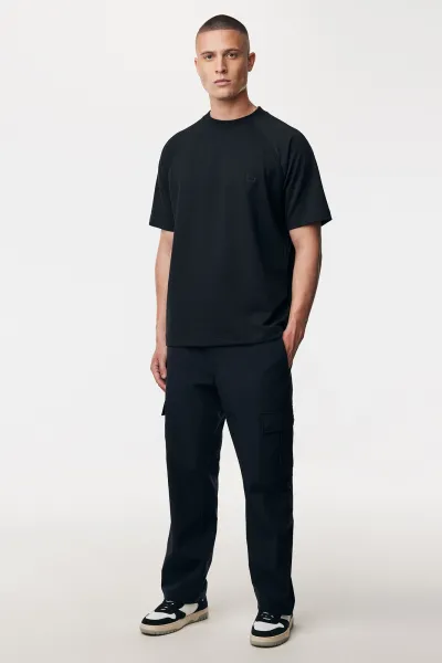 Monogram Raglan T-shirt | Zwart
