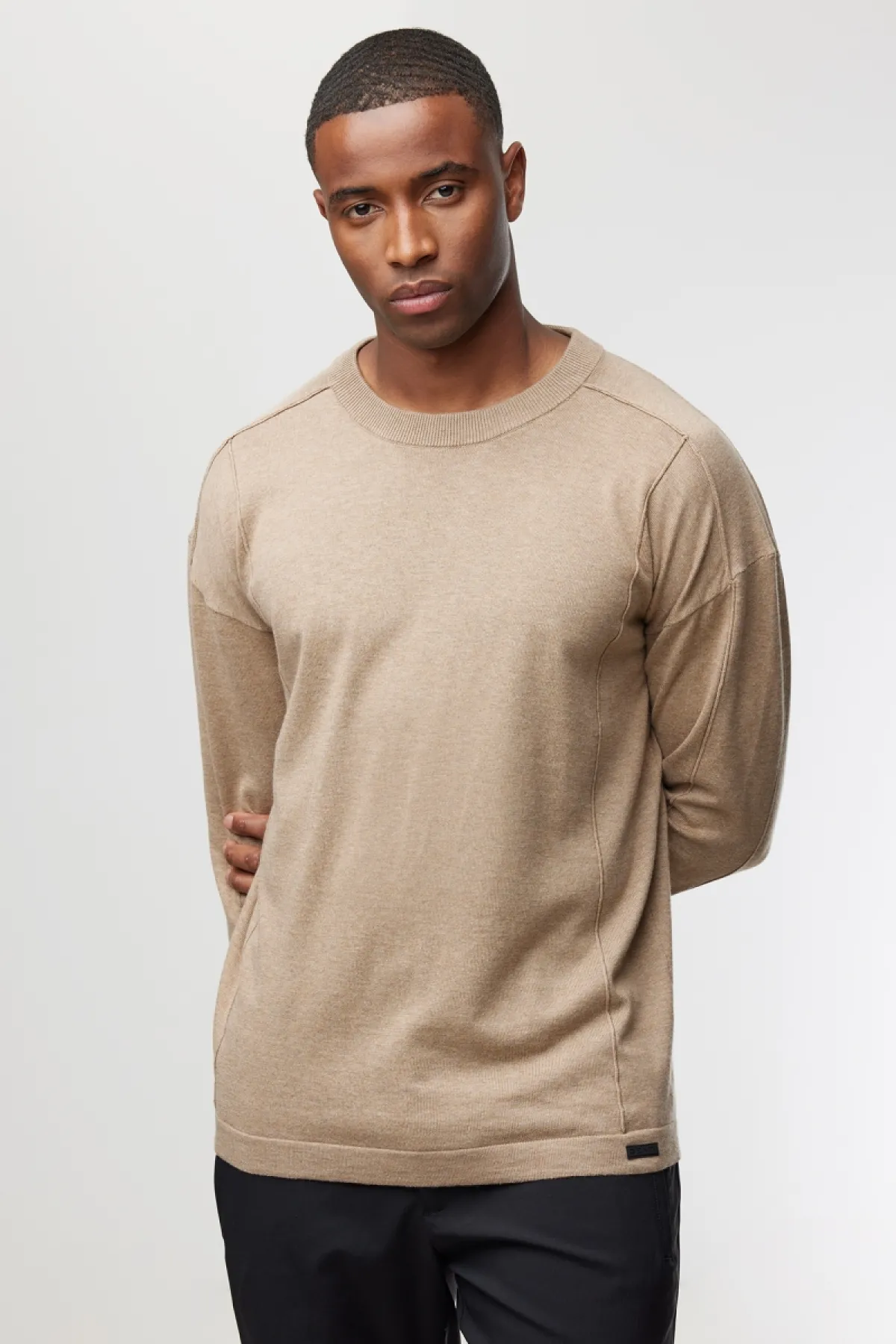 Relaxed round neck | Zand