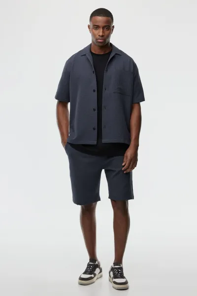 Monogram Short | Donkergrijs