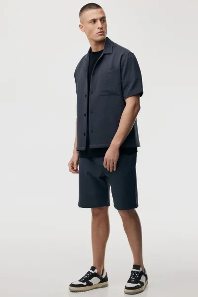 Monogram Short | Donkergrijs