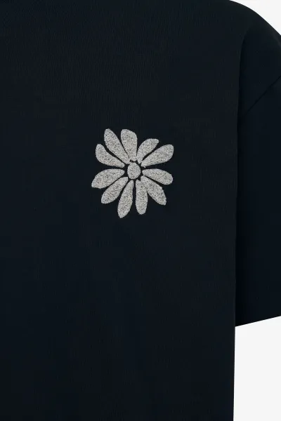 Floral Embroidery T-shirt | Zwart