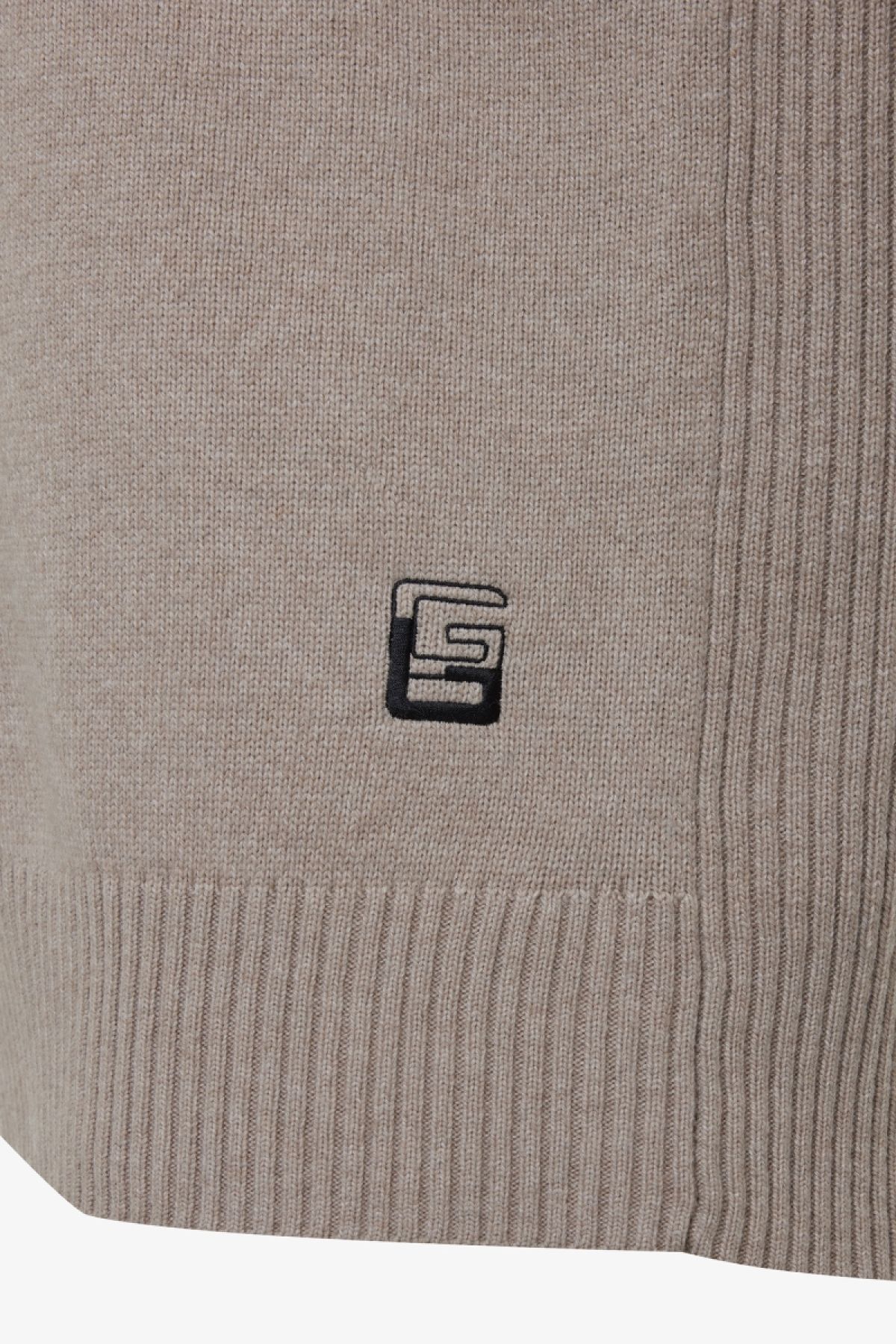 Monogram roll neck mid brown