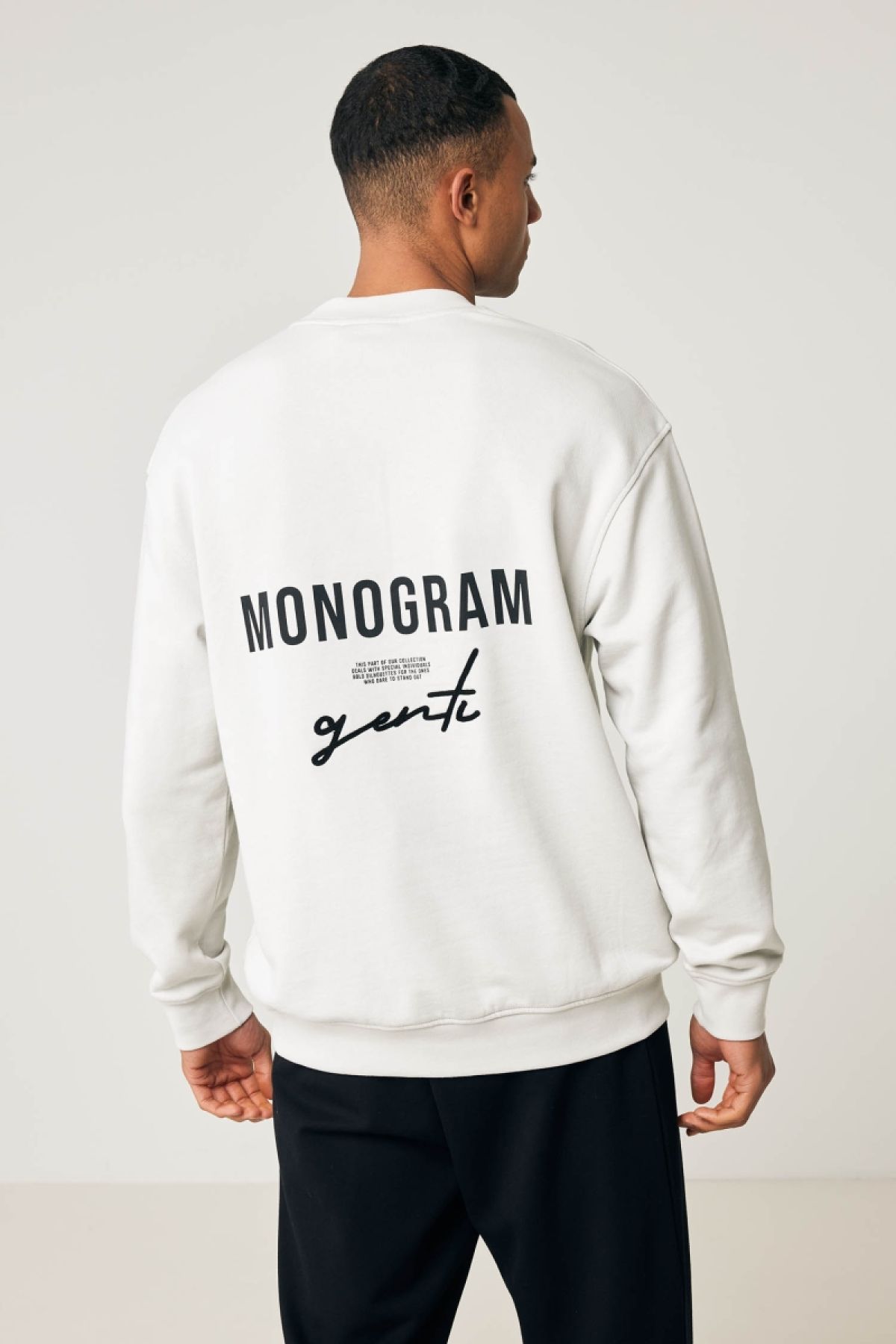 Monogram crewneck beige