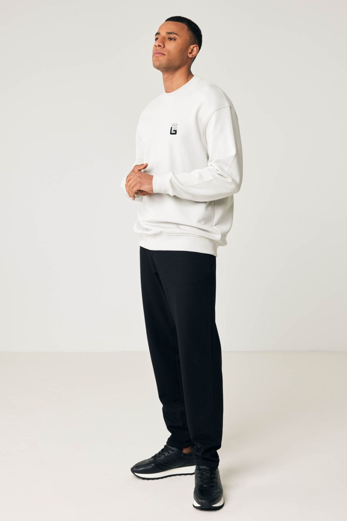 Monogram crewneck beige