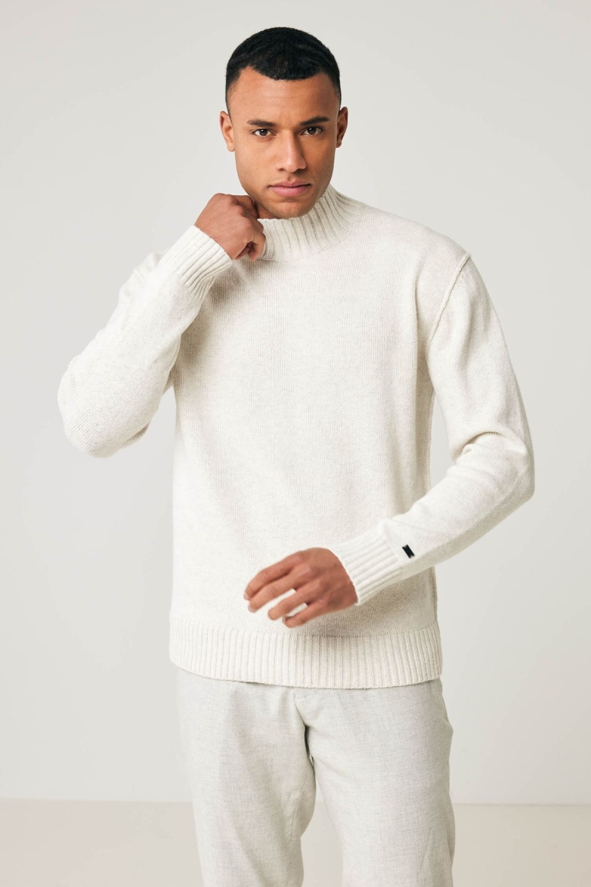 Turtle off-white