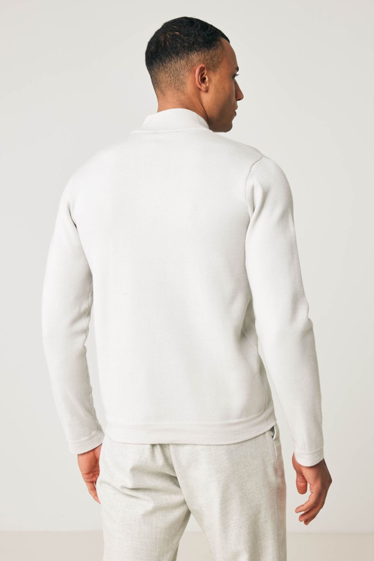 Interlock turtle zip off-white